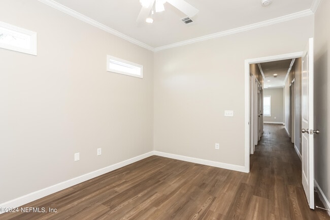 Building Photo - 2119 Lewis St