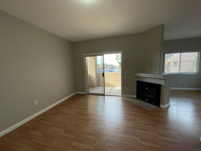 Building Photo - 2 bedroom upgraded condo in Silverado Ranch