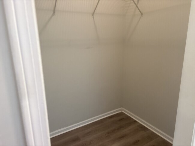 Building Photo - 7242 Longhorn Cir S