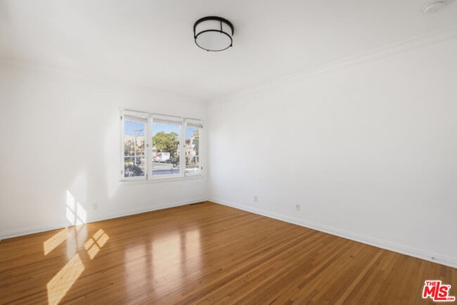 Building Photo - 8664 W Olympic Blvd