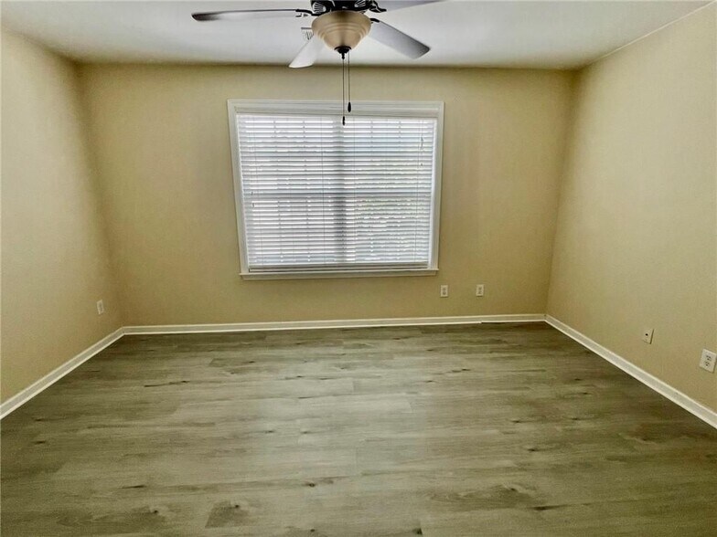 Building Photo - 247 Hiawassee Dr