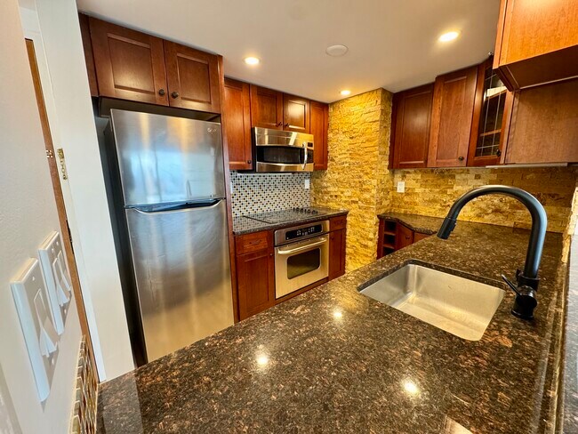 Building Photo - 127 Greyrock Pl