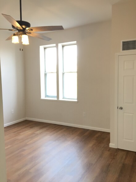 Building Photo - 810 St Paul St