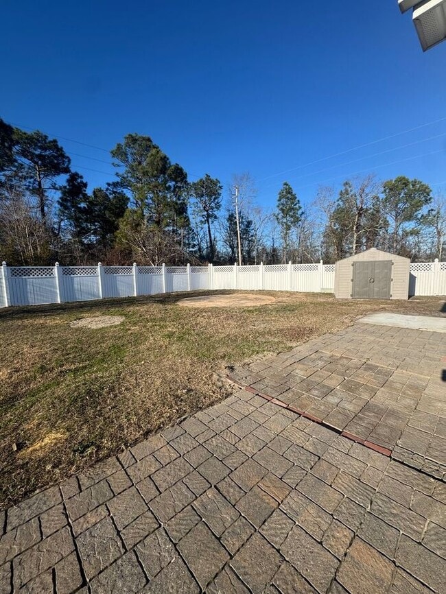 Building Photo - Beautiful 3BR 2BA Home w/ Fenced Backyard • At the end of Cul-De-Sac • Driveway Parking in Gaston