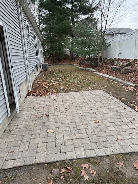 Building Photo - 2 Woodside Dr