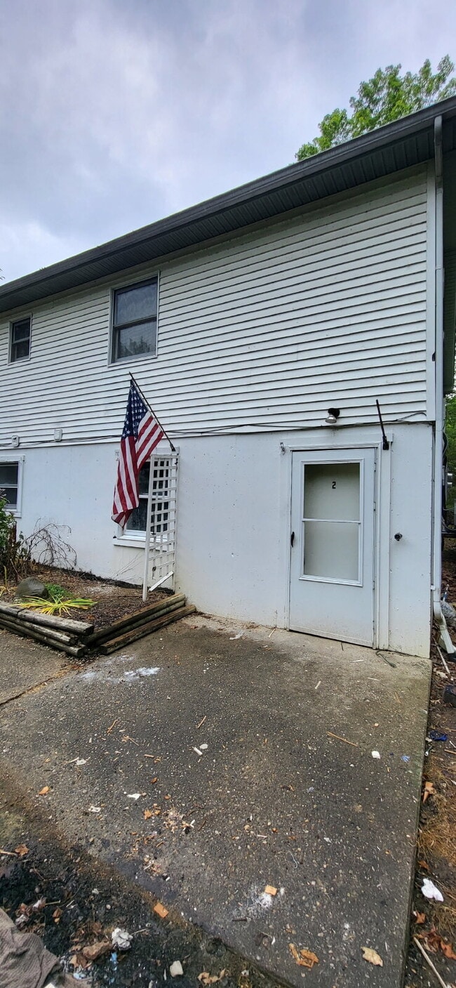 Building Photo - 2 Bedroom Country apartment