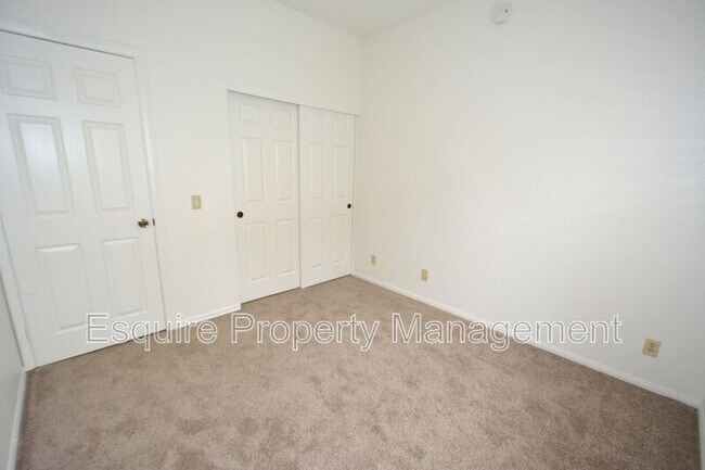 Building Photo - 1610 Oneida Pl