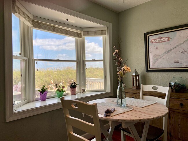 Building Photo - BayFront Beach Cottage