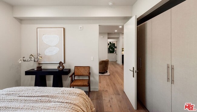 Building Photo - 505 S Barrington Ave