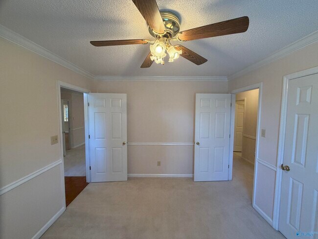 Building Photo - 701 Rigel Dr SW
