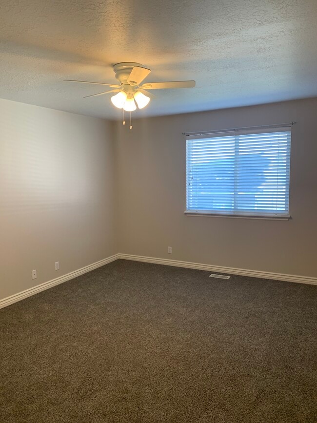 Building Photo - 325 E 100 S