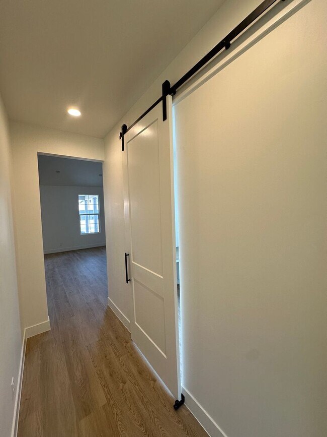 Building Photo - Desert Horizon!! BEAUTIFUL BRAND NEW 4 bed...
