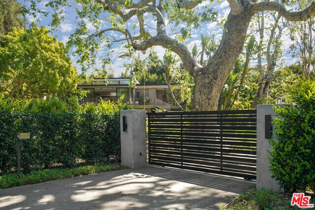 Building Photo - 6254 Busch Dr