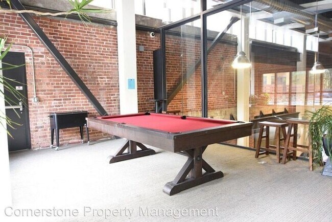 Building Photo - Chic loft in downtown in historic Plant 51