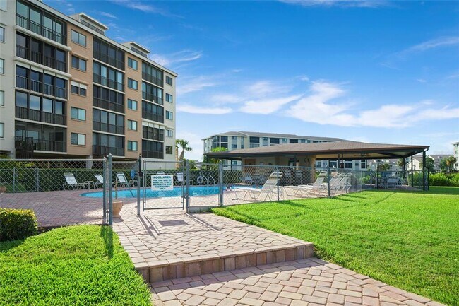 Building Photo - 4550 Bay Blvd