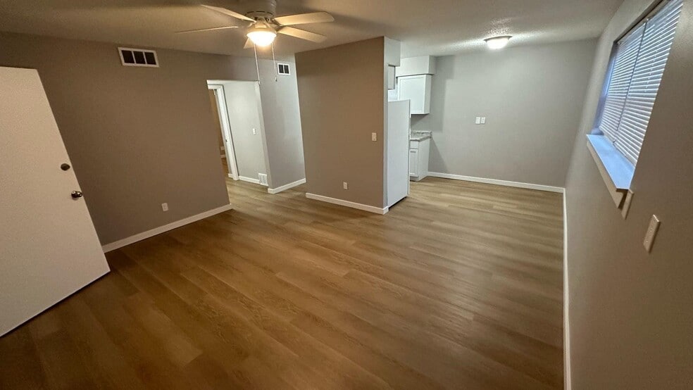 Building Photo - 742 Demaret Dr