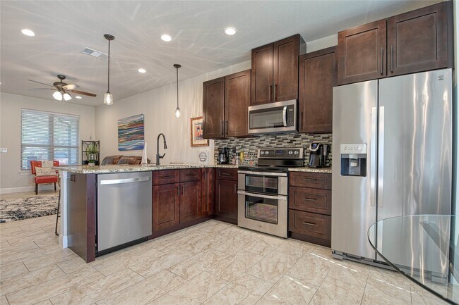 Building Photo - 565 Demarett Dr