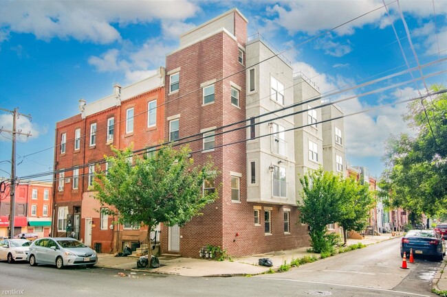 Building Photo - 4 br, 3 bath Triplex - 2129 N 17TH ST Unit...