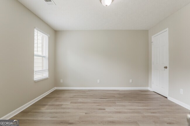 Building Photo - 6578 Carriage Ln
