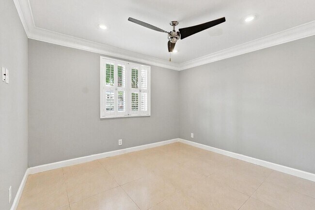 Building Photo - 3017 N Oakland Forest Dr