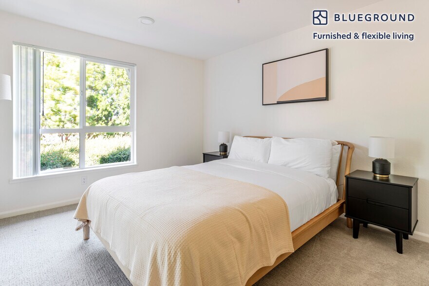 Building Photo - 1220 N Fair Oaks Ave