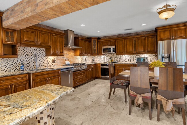 Building Photo - 13400 N Calusa Club Dr