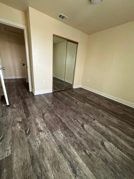 Building Photo - 7710 S Hoover St