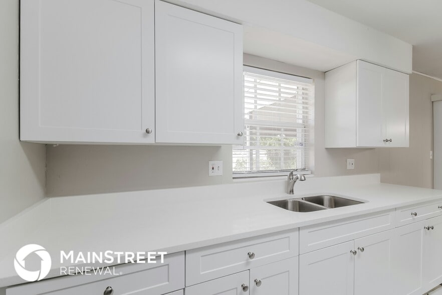 Building Photo - 8315 Calais Cir