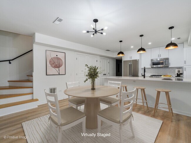 Building Photo - 842 N Wolcott Ave