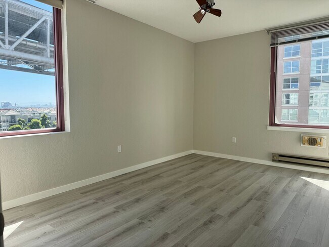 Building Photo - Newly Remodeled 1 Bed, 1 Bath Condo with O...