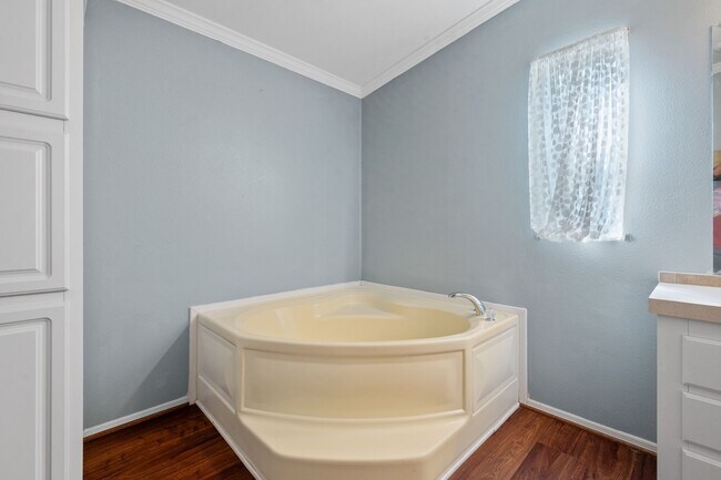 Building Photo - 2906 Shannon Ct