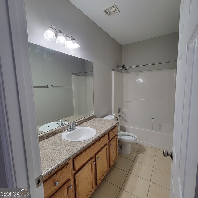 Building Photo - 114 Lakeview Estates Dr