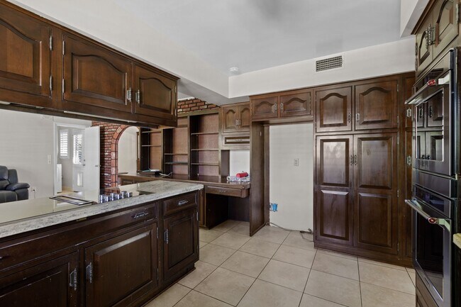 Building Photo - Welcome to this Beautiful Ranch-Style Home...