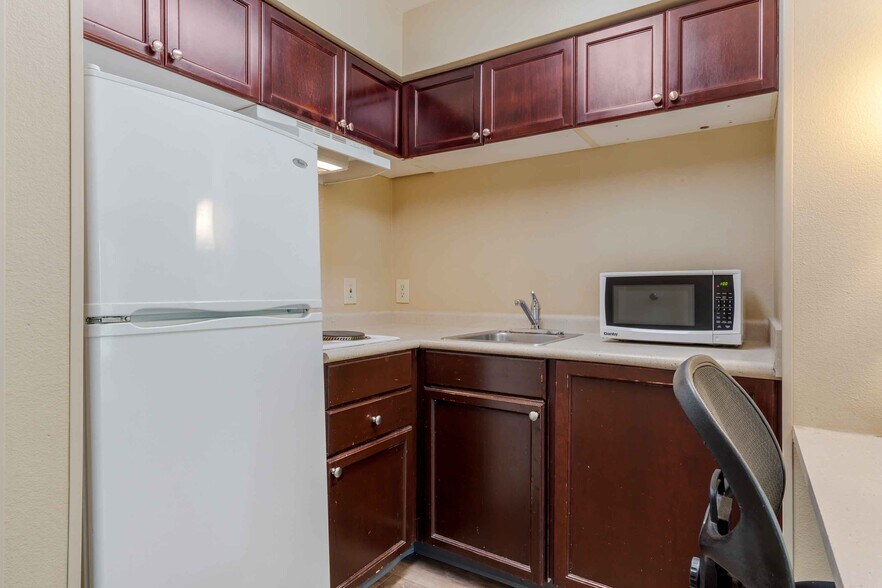 Building Photo - Furnished Studio-Orlando - Maitland - Summit Tower Blvd