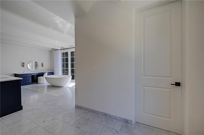 Building Photo - 3570 Knollwood Dr NW