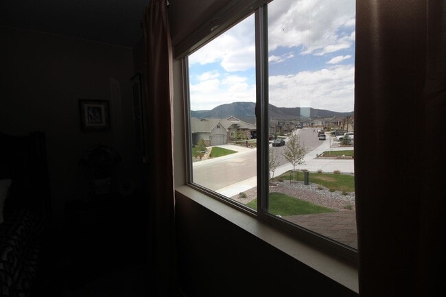 Building Photo - Amazing 4bdrm home in Forest Lakes
