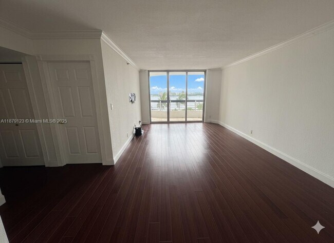 Building Photo - 3600 Mystic Pointe Dr