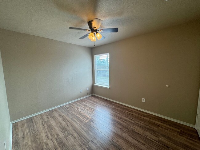 Building Photo - 5702 Greengate Dr