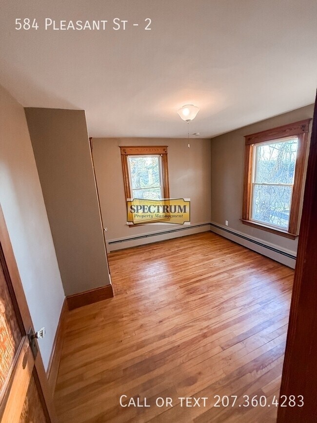 Building Photo - 584 Pleasant St