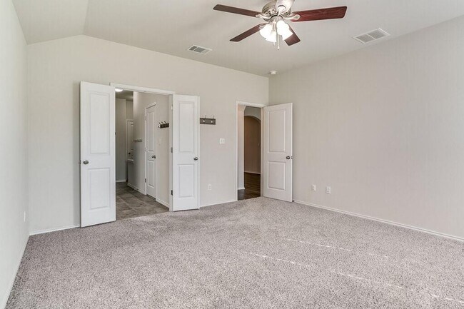 Building Photo - 3401 Pauling Loop