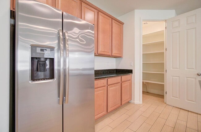 Building Photo - 1106 E Regent Dr