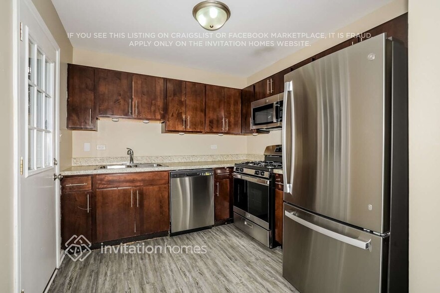 Building Photo - 1381 Alberta Ct