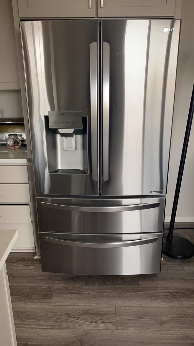 Building Photo - 23613 E 5th Dr