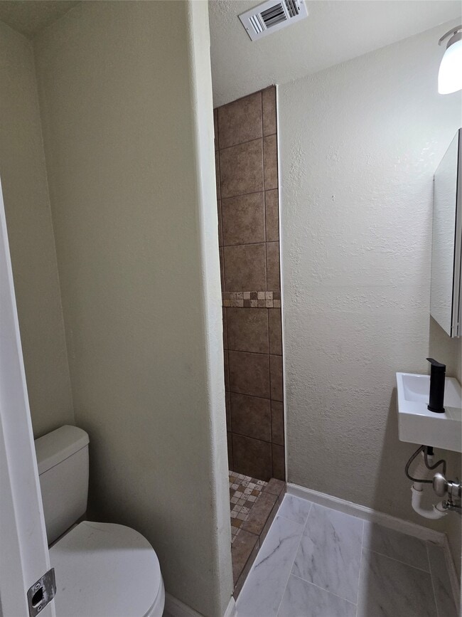 Building Photo - 8703 Berndale St