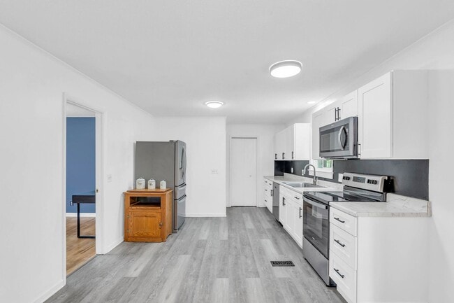 Building Photo - Located in the Heart of Hixson! 3 beds, 2 ...