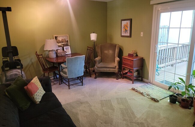 Building Photo - Great 2 Bedroom Townhouse for Rent in Western Henrico