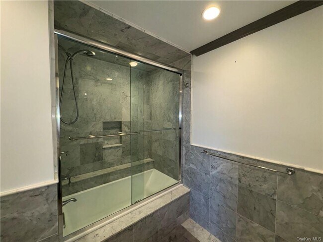 Building Photo - 300 Mamaroneck Ave