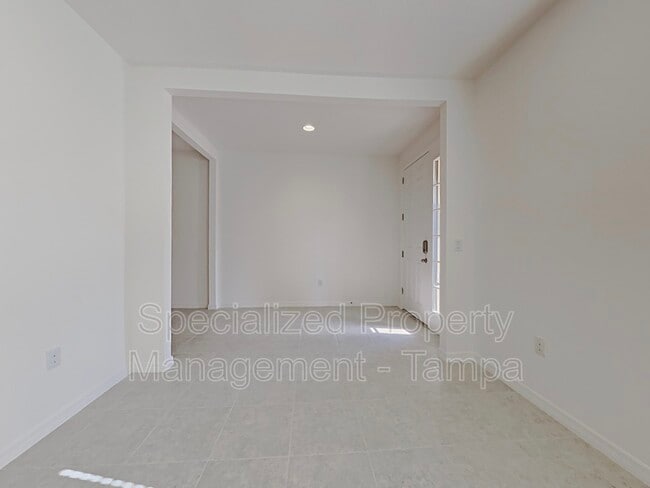 Building Photo - 6308 Goldcoast Ave