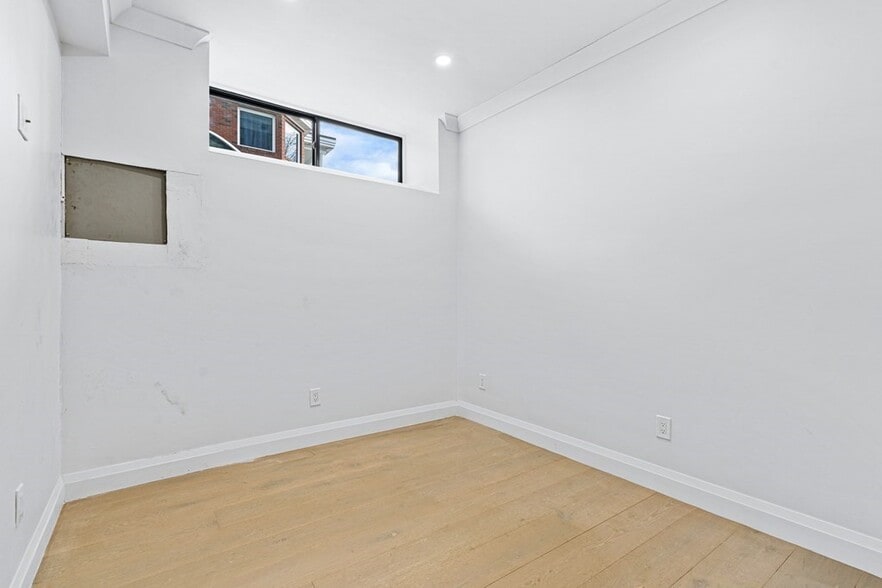 Building Photo - 1428 Columbia Rd