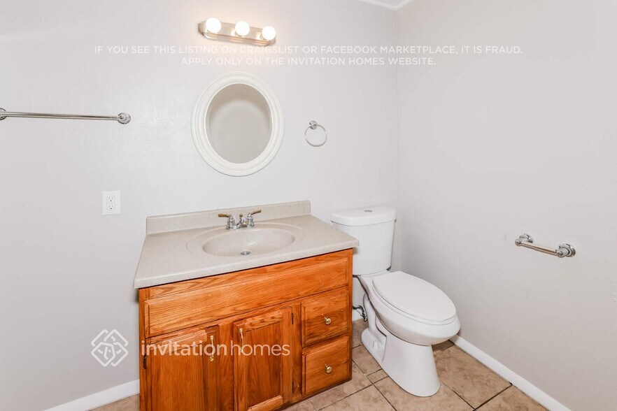 Building Photo - 7125 W Laurel Ln